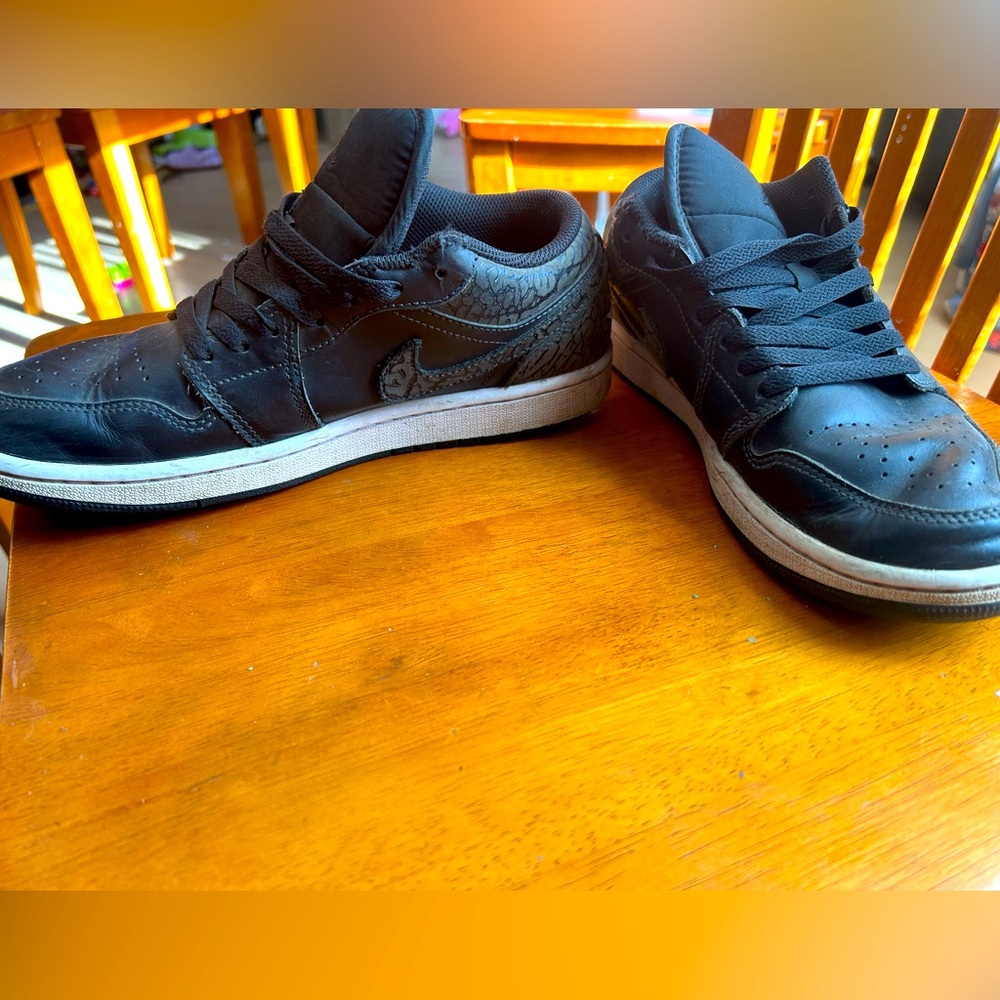 Air Jordan 1 SE Low Black Elephant size 7.5